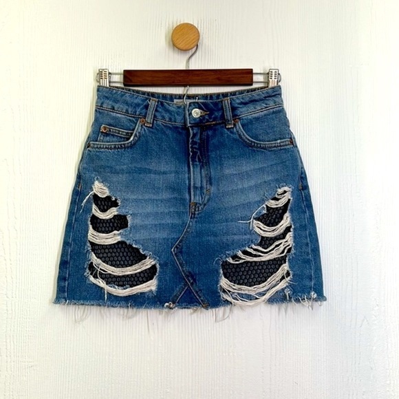 TopShop - Moto Black Fishnet Detail Stonewash Rip Distressed Mini Skirt Size 2 - Picture 2 of 12